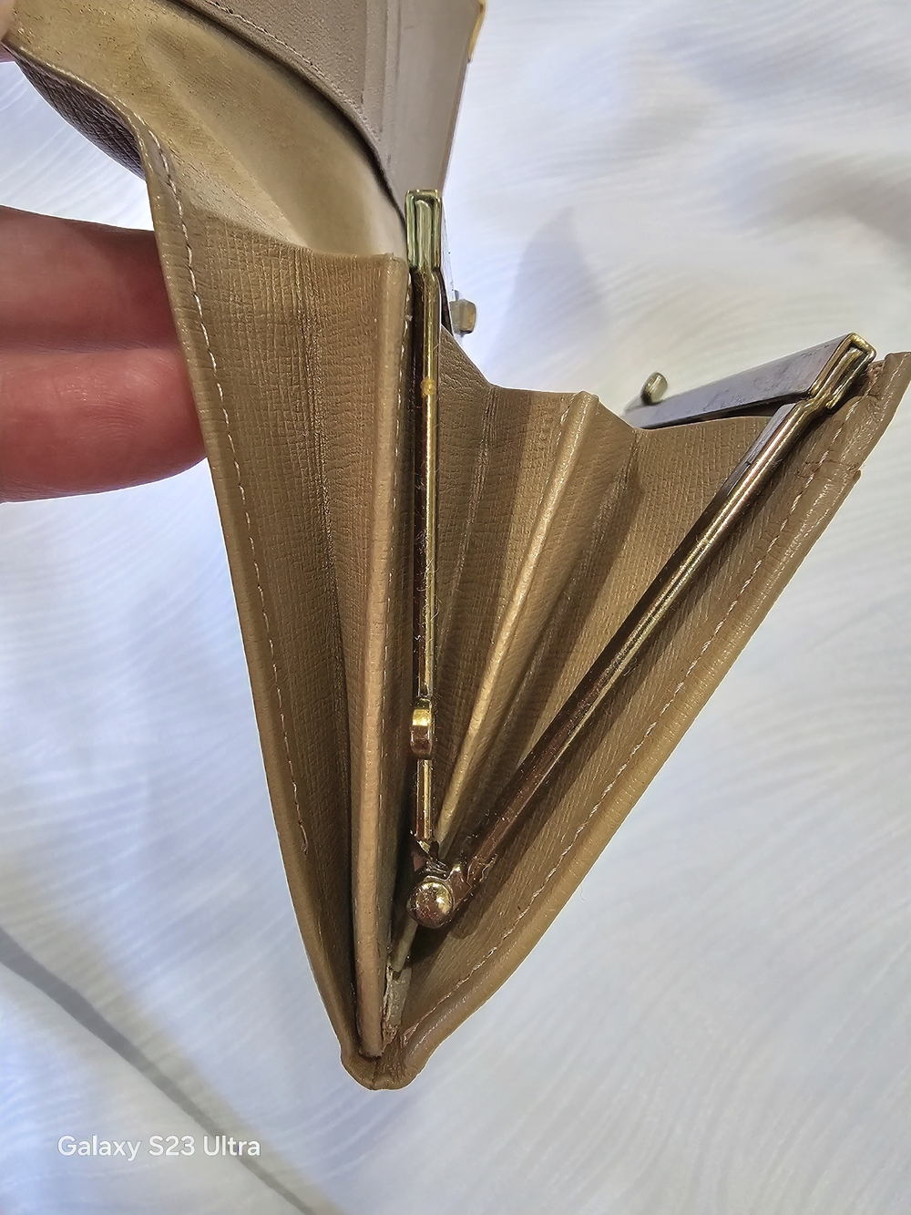 Yves Saint Laurent Tan Leather Vintage Continental Wallet with Gold Corners - Picture 11 of 12